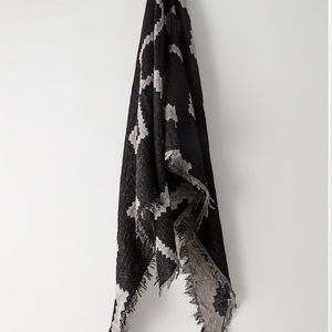 WILFRED DIAMOND MOSAIC TRIANGLE SCARF